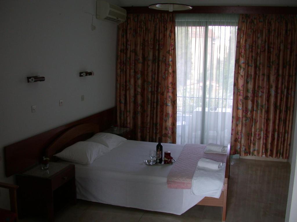 亚娜一室公寓酒店 法里拉基 客房 照片